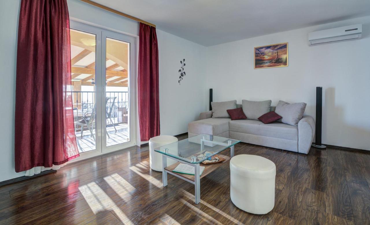 Apartments Lucia Senj 1 Екстериор снимка